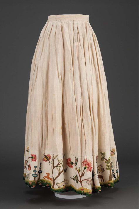 Dreamy Clothes, 18th Century Clothing, Estilo Hippie, 18th Century Fashion, Wool Embroidery, Century Clothing, Skirt Maxi, 자수 디자인, Historical Dresses