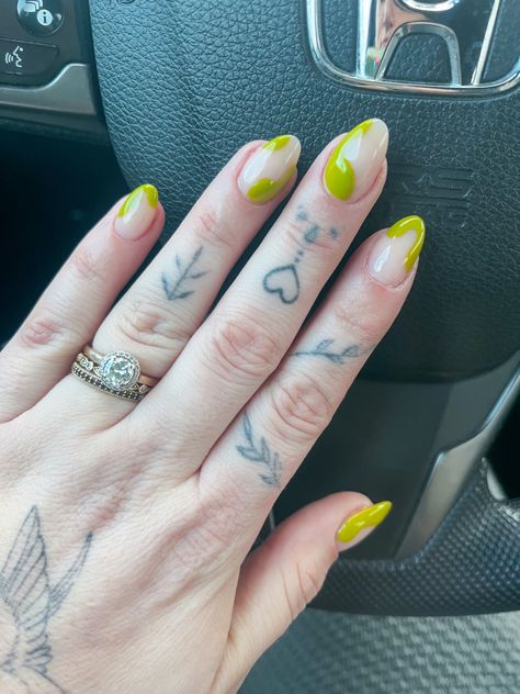 Nails Nail Ideas Lime Green, Chartreuse Nail Design, Green Manicure Ideas, Lime Green Nails Design, Chartreuse Nails, Shrek Nails, Green And Yellow Nails, Gigi Nails, Lime Nails