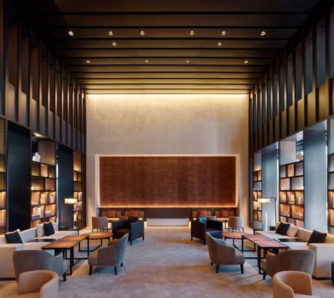 MQ Studio designs The PuXuan hotel inside Guardian Art Center in Beijing Luxury Hotels Interior, Hotel Lobby Design, Cama King Size, Blue Lounge, Lobby Lounge, Hotel Entrance, Hotel Lounge, Office Lounge, Beach Lounge