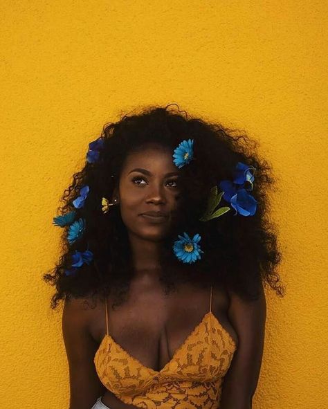 Flowers In Her Hair, Jhene Aiko, Art Pop, Yellow Aesthetic, Daryl Dixon, Mellow Yellow, Black Is Beautiful, Black People, Dark Fantasy Art