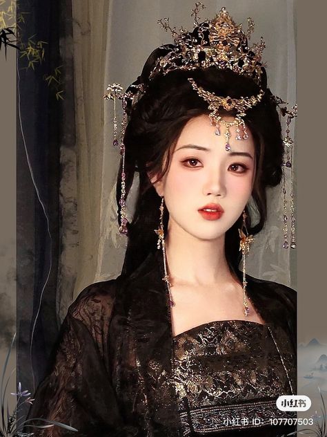 Chinese Hanfu Hairstyle, Ancient Chinese Hairstyles, Chinese Empress, Hanfu Hairstyles, Traditional Asian Dress, Chinese Makeup, Traditional Hairstyle, Hanfu Dress, Chinese Art Girl