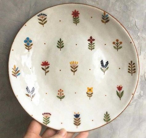 Pottery Plate Inspiration, Handmade Pottery Painting Ideas, Painting Poterry Ideas, Fall Painted Pottery, Ceramic Dish Painting, Paint On Plate, Color Me Mine Ideas Inspiration Easy, Minimalist Pottery Painting, Dish Pottery Painting