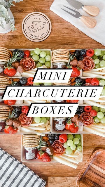 Small Party Platter Ideas, Individual Mini Charcuterie Box Ideas, How To Make A Mini Charcuterie Board, Charcuterie Box Individual, Individual Snack Board, Individual Appetizer Boxes, Charcuterie Boxes Wedding, To Go Charcuterie Board Ideas, Individual Charcuterie Board Ideas To Go