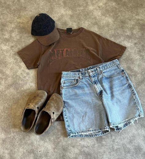 Birkenstock Boston Outfit Men, Brown Aesthetic Outfit, Birkenstock Slides, Birkenstock Boston Outfit, Boston Outfits, Tom Boy, Ropa Aesthetic, Vintage Clothing Stores, Future Style