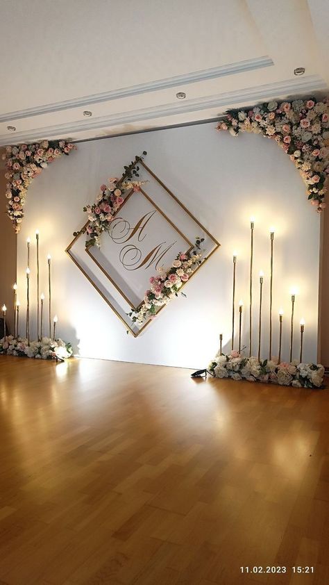 Engagement Party Stage Decor, Engagement Floral Decoration, Backdrop Ideas For Wedding Reception, Backdrop Ideas For Engagement, Simple Stage Decorations Wedding Backdrop Ideas, Engagement Backdrop Ideas Simple, Wedding Backdrop Decorations Receptions, Simple Decoration For Engagement, Simple Wedding Decorations Reception