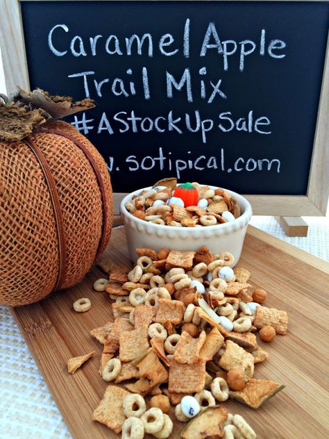 Caramel Apple Trail Mix Snack Mix With Apple Jacks, Apple Trail Mix Ideas, Pumpkin Trail Mix Recipes, Fun Trail Mix Recipes, Healthy Trail Mix For Kids, Fall Apple Snacks, Apple Snacks Preschool, Autumn Trail Mix Ideas, Healthy Fall Trail Mix Recipe