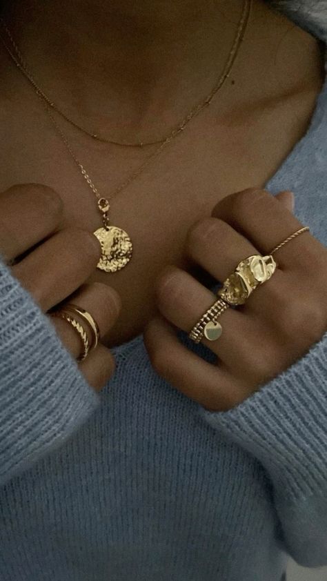 Beautiful Wedding Rings Diamonds, Luxe Jewelry, Stacked Necklaces, Golden Jewelry, Jewelry Accessories Ideas, Dope Jewelry, Jewelry Essentials, Classy Jewelry, Stacked Jewelry