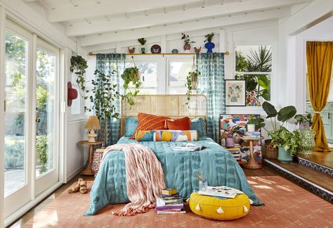 Colorful Walls Bedroom, Jungalow Bedroom, Jungalow Decor, Kame House, Funky Lighting, Bedroom 2024, Parents Bedroom, Ocean Room, Eclectic Farmhouse