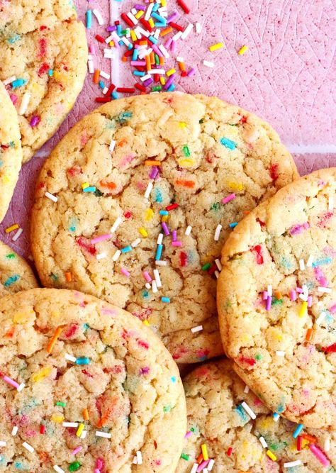 SUPER CHEWY Funfetti Cookies! - Scientifically Sweet Bakery Style Sugar Cookies, Golden Oreo Cookies, Funfetti Cookie Recipe, Sprinkle Sugar Cookies, Funfetti Cookie Dough, Sprinkle Cookies Recipe, Scientifically Sweet, Birthday Cake Cookies, Making A Cake