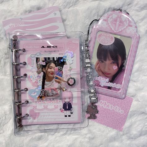 K Pop Photocards, Binder Decoration, Tumblr Writing, Pc Decoration, Photocard Binder, Pink Academia, Binder Journals, Pinterest Room Decor, Cute Journals