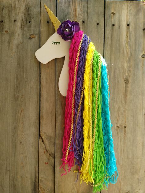 Unicorn Wall Hanging Diy, Hair Clip Holder Diy, Unicorn Crafts Diy, Painted Wooden Unicorn Head, Unicorn Head Wall Decor, Unicorn Bow Holder, Unicorn Hair Bow, Diy Hair Bow Holder, Boho Fiber Art