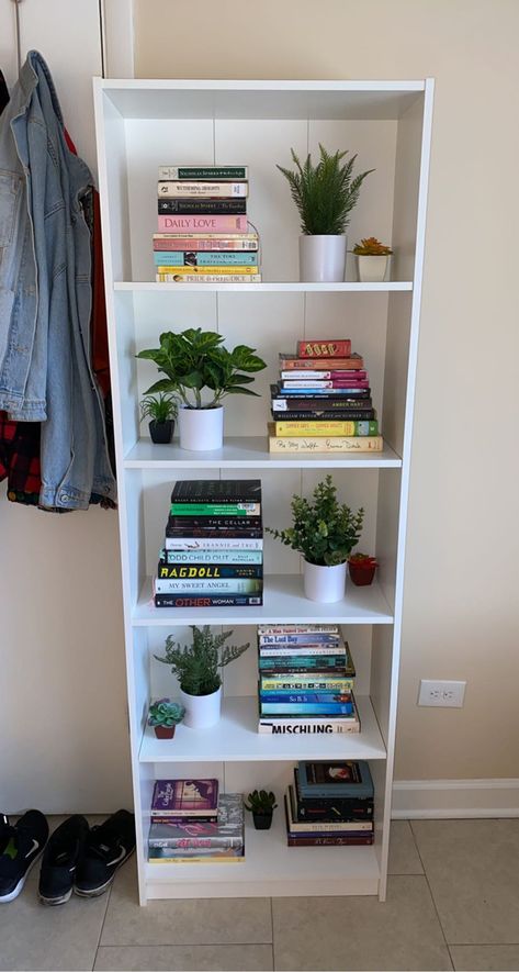 Ikea Book Shelf Decor, Small Bookshelf Decor Bedroom, Bookshelf Inspiration Ideas Bedroom, Small Bedroom Bookshelves, Bookshelves Aesthetic Bedroom, Book Arrangement Ideas, Gersby Ikea, Bookshelf Inspo Bedroom, Ikea Bookshelf Ideas