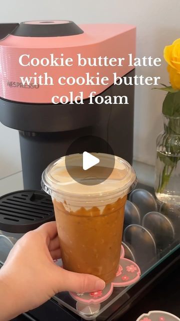 Brookelyn ☕️✨🌸 on Instagram: "Cookie butter latte with cookie butter cold foam 💗🍪✨  I’m obsessed with cookie butter, my jar is almost empty 😂  Recipe:  🍪 line cup with melted cookie butter @lotusbiscoffus 🍪 ice + milk 🍪 cookie butter then 2 shots of espresso brewed over 🍪 add 2 pumps of vanilla @torani  🍪 cold foam is 3 tbsp heavy whipping cream, 2 tbsp milk, 1 tbsp @kyyachocolate cookie butter syrup (CODE BROOKELYNKYYA10 for $$ off!)   Follow me @brookelynlikesespresso on here, TikTok, and YouTube for coffee recipes posted daily 🍪💗  #caffeine #coffee #cookiebutter #biscoffcookiebutter #cookiebutterlatte #icedlatte #coffeelovers" Dunkin Cookie Butter Cold Brew Recipe, Cookie Butter Creamer, Iced Cookie Butter Latte, Cookie Butter Syrup Recipe, Cookie Butter Cold Brew Dunkin, Cookie Butter Cold Foam, Cookie Butter Coffee Syrup, Cookie Butter Iced Latte, Cookie Butter Coffee Recipe