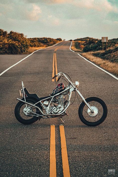 Moto Wallpapers, Yamaha Sr400, Triumph Cafe Racer, Yamaha Cafe Racer, Bike Pictures, Motorcycle Wallpaper, Bobber Bikes, Custom Chopper, Chopper Bike