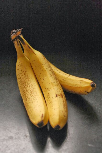 Banana Reference Photo, Banana Photography Fruit, Bananas Photography, Banana Foto, Banana Photography, Banana Aesthetic, Banana Photo, Still Life Objects, Still Life Pictures