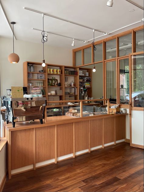 Japanese Cafe Aesthetic Interior, Cafe Countertops Coffee Shop, Cafe Counter Design, Japanese Cafe Interior, Muji Cafe, Bakery Counter, Japanese Coffee Shop, Cafe Design Inspiration, Coffee Shop Counter