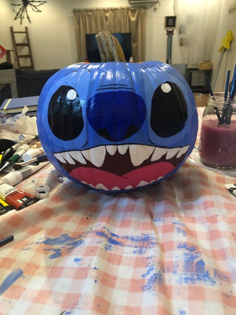 Stitch Pumpkin Paint, Lilo And Stitch Pumpkins, Pumpkin Ideas Painted Disney, Disney Pumpkin Designs, Painted Pumpkins Stitch, Cute Painted Pumpkins Ideas Disney, Painting On Pumpkins Ideas Cute, Round Pumpkin Painting Ideas, Non Carved Decorated Pumpkins Paint