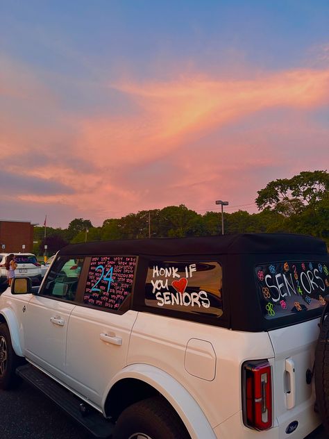 #senior #cars #bronco #painting Senior Window Paint Ideas, Seniors Car Paint, Senior Curb Painting, Senior Car Inspo 2025, Senior Car Chalk Ideas, Senior Car Decorating Ideas 2020 Parade, Senior Year Car Paint Ideas 2025, Car Painting Senior Year, Senior Sunset Ideas High School