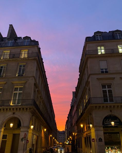 #paris #sunset Paris At Sunset, Sunset Paris, Happy Birthday Steve, Paris Sunset, Paris September, Dream Night, Inspiration Painting, Vintage Paris, Gap Year