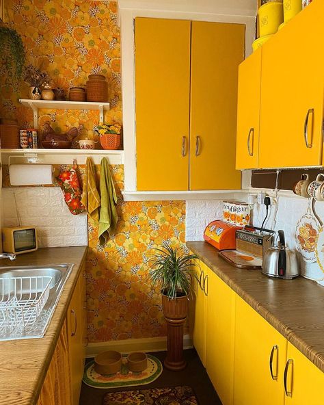 @vintage____visions • Instagram photos and videos 70s Farmhouse Decor, 60s Inspired Kitchen, Cabin Kitchens Ideas, 70s Kitchen Aesthetic, 70s Style Kitchen, Retro Kitchen Ideas Vintage, Yellow Vintage Kitchen, Funky Kitchen Ideas, Log Cabin Kitchen Ideas