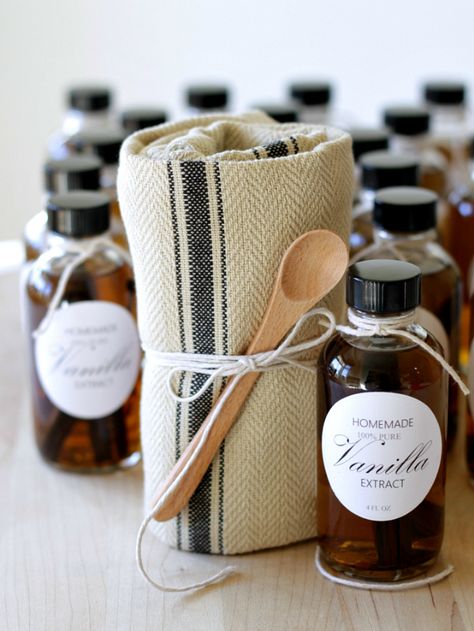 Vanilla Extract Gift Ideas, Vanilla Extract Packaging, Homemade Vanilla Extract Gift Ideas, Homemade Baked Goods Gift Basket, Homemade Vanilla Gift, Homemade Vanilla Extract Gift, Homemade Vanilla Labels, Vanilla Extract Gift, Making Extracts