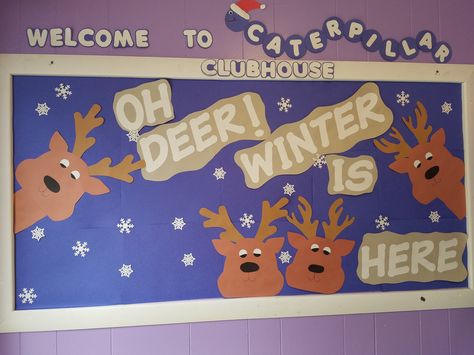 Winter/December bulletin board daycare Classroom Window Display, Funny Christmas Door, Christmas Door Ideas, Bulletin Boards Ideas, Daycare Bulletin Boards, Winter Door Decorations Classroom, December Bulletin Boards, All About Me Crafts, Winter Bulletin Board