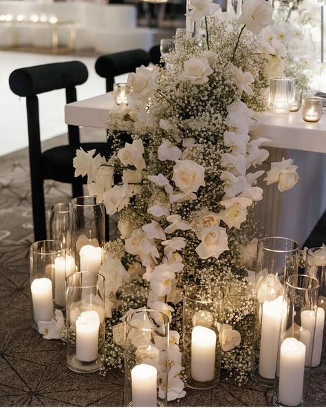 Hanging Dance Floor Installation, Flowers And Candles Centerpieces Wedding, White Rose Table Runner, Souviner Wedding Ideas, Candles At A Wedding, Wedding Table Decorations White Flowers, Wedding Candles And Flowers, Candle And White Flower Centerpiece, White Elegant Wedding Decor