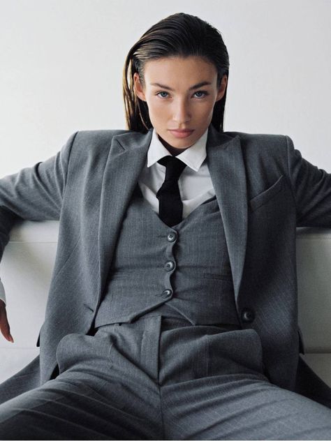 Women In Three Piece Suit, Suits For Masculine Women, Masculine Women Suit, Suit Tie Women, Women In Masculine Clothing, Feminine And Masculine Fashion, Masc Woman Suit, Women In Suit And Tie, Masculine Formal Wear For Women