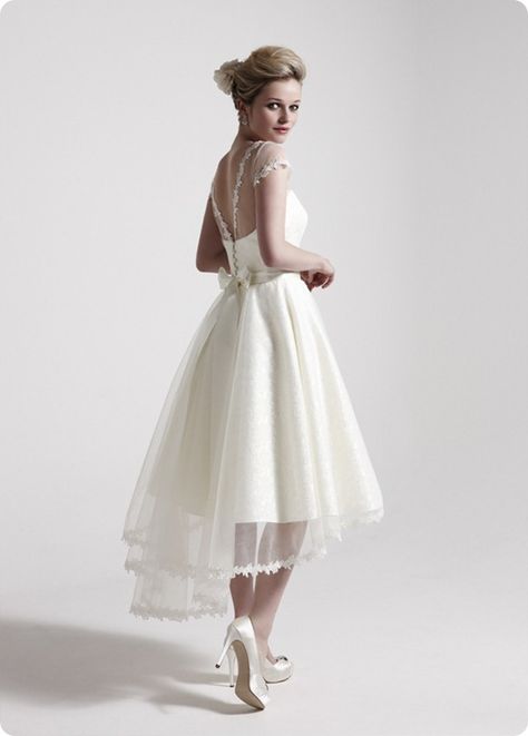 Eye Candy: So Sassi By Sassi Holford Wedding Dresses High Low, Tea Length Wedding, Tea Length Wedding Dress, Wedding Forward, White Short Dress, Mod Wedding, Wedding Dress Trends, Vestidos Vintage, Reception Dress