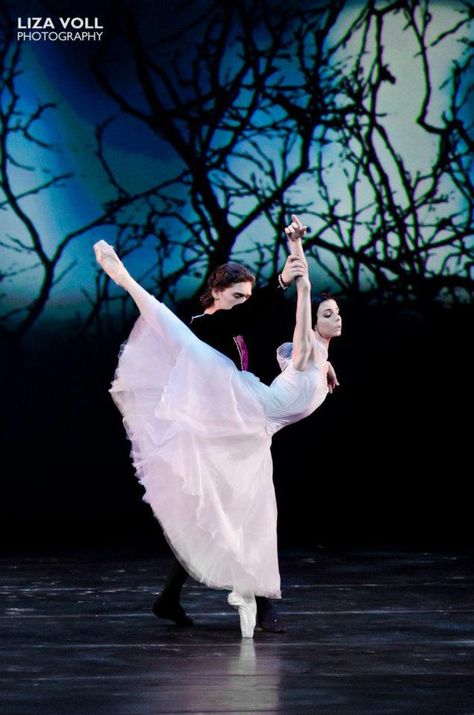 . Ivan Vasiliev, Natalia Osipova, Ballet Giselle, Types Of Dancing, Russian Ballet, Ballet Photos, Dance Movement, Classical Ballet, Ballet Beautiful