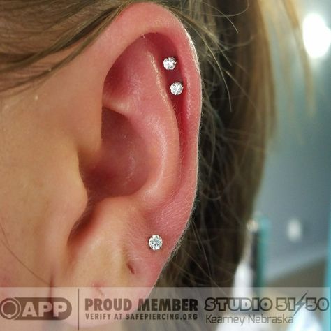 Peekaboo! Fresh double helix and upper ear lobe piercings on a sweet new client. #letssparkle #appmember #safepiercing @safepiercing @neometaljewelry #doublehelix #doublerainbow Upper Ear Lobe Piercing, Stacked Lobe Piercing, Double Helix Piercings, Double Tragus, Studio 51, Double Helix Piercing, Pretty Piercings, Upper Lobe Piercing, Ear Lobe Piercings