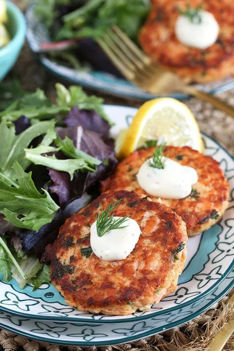 Easy Salmon Patties with Lemon Dill Sauce - The Suburban Soapbox Homemade Salmon Patties, Tuna Tartare Recipe, Easy Salmon Cakes, Thai Fish Cakes, Salmon Cakes Recipe, Thai Fish, Fish Cakes Recipe, Lemon Dill Sauce, Salmon Croquettes