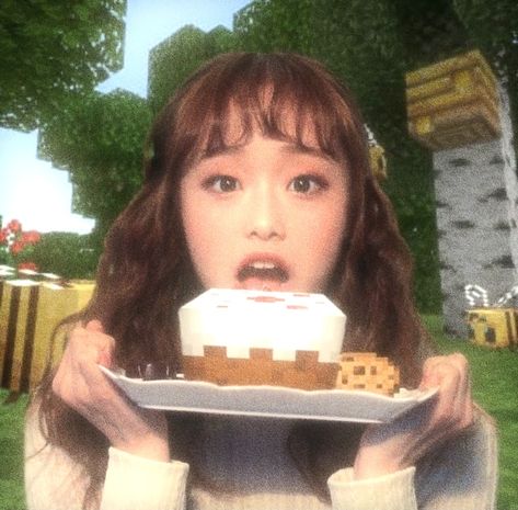 Chuu Core, Kpop Minecraft, Prequel Aesthetic, Aesthetic Minecraft, Chuu Loona, Olivia Hye, Girl Talk, Foto Ideas Instagram, World Domination