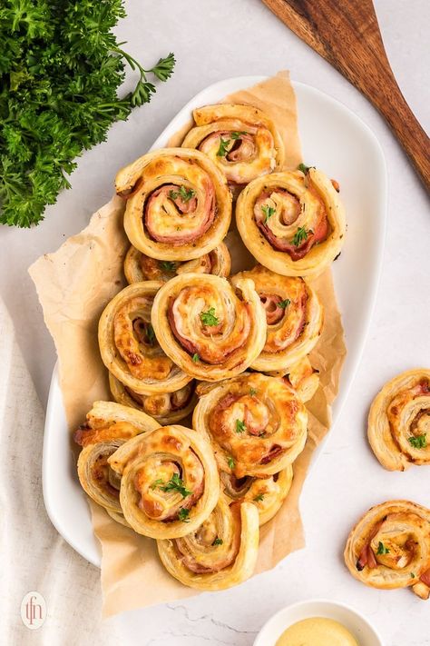 Ham And Cheese Pinwheels Puff Pastry Easy, Ham And Swiss Roll Ups, Ham And Cheese Pinwheels Puff Pastry, Puff Pastry Ham And Cheese Pinwheels, Ham And Cheese Pinwheels Crescent Rolls, Ham And Cheese Puff Pastry Recipes, Puff Pastry Ham And Cheese, Savory Puff Pastry Recipes, Pin Rolls