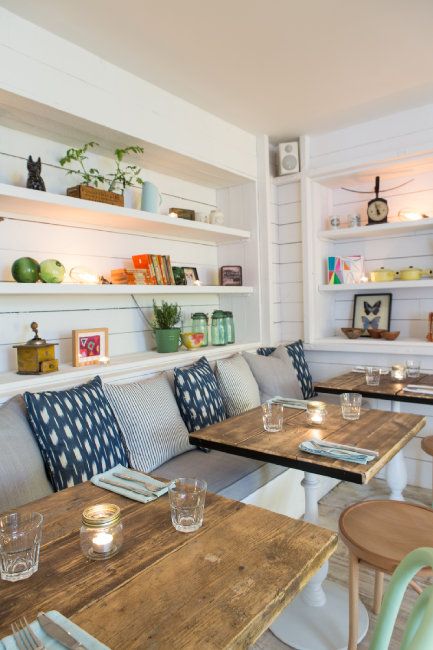 A Californian Beach House-Inspired Hangout In London 8 Restaurant Table Setting, Cafe Seating, Beachfront House, Design Café, Small Cafe, Coffee Shops Interior, Modern Restaurant, Cozy Cafe, Theater Room