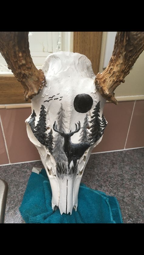 Deer Skulls Decorated, Painting On Skulls, Paint Deer Skull, Painting On Animal Skulls, Decoupage Deer Skull, Painted Deer Skulls Boho, Decorating Deer Skulls, Painting On Deer Skull, Animal Skull Painting Ideas