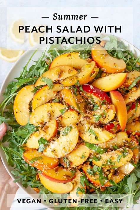 Fruit And Veg Salad, Vegan Peach Salad, Roasted Peach Salad, Vegan Salads With Protein, Summer Vegan Recipes, Vegan Summer Dinner, Vegan Salad Ideas, Vegan Summer Salad, Salad With Pistachios