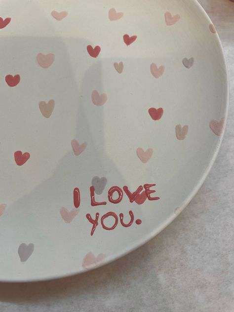 Couple Pottery Painting Ideas, As You Wish Pottery Ideas, Creative Space Keramik Ideas, Creative Space Keramik, Diy Plates, Valentine Plates, Diy Pottery Painting, Paint Your Own Pottery, Diy Mugs