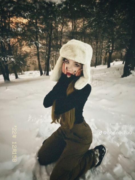 Russian Clothing, Cute Birthday Pictures, Snow Girl, Ariana Grande Photoshoot, Winter Photos, Winter Photo, Outdoor Photos, Poses For Photos, Instagram Photo Inspiration