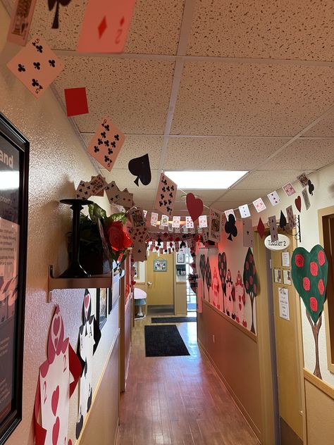 Playing Cards Bulletin Board, Queen Of Hearts Decor, Queen Of Hearts Decorations, Queen Of Hearts Theme, Queen Of Hearts Birthday, Halloween Hallway, Middle School Classroom Themes, Sweetheart Dance, Royal Guards