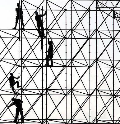 Scaffolding systems can make your construction site safer, you just need to ensure its height and capacity is appropriate. Know more about Scaffolding systems. Scaffolding Design, Spider Men, Brutalist Architecture, Scaffolding, Construction Site, Repair And Maintenance, Large Picture, Modern Frames, Art Reproductions