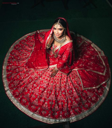 Wedding Bride Photoshoot Indian, Indian Wedding Bride Poses, Indian Bridal Photo Poses, Single Bride Poses Indian Wedding, Bridal Shoot Poses Indian, Muslim Bride Photoshoot Poses, Bridal Shoot Indian, Indian Wedding Bride Photoshoot, Bridal Poses Indian Wedding Photos