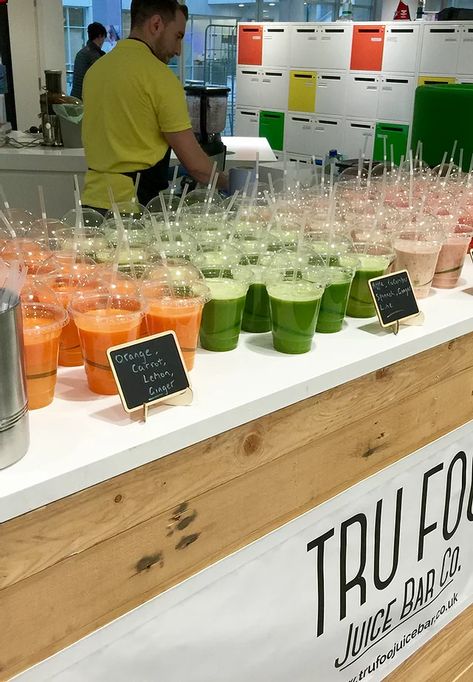 Juice Bar Party, Fitness Event Ideas, Smoothie Cart, Mobile Juice Bar, Smoothie Station, Fresh Juice Bar, Juice Stand, Juice Bar Design, Juice Store