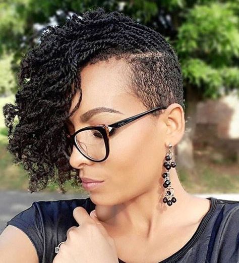 Kinky Twists Hairstyles, Cabello Afro Natural, Braids With Shaved Sides, Shaved Side Hairstyles, Tapered Natural Hair, Natural Hair Cuts, Tapered Hair, Natural Hair Short Cuts, Short Sassy Hair