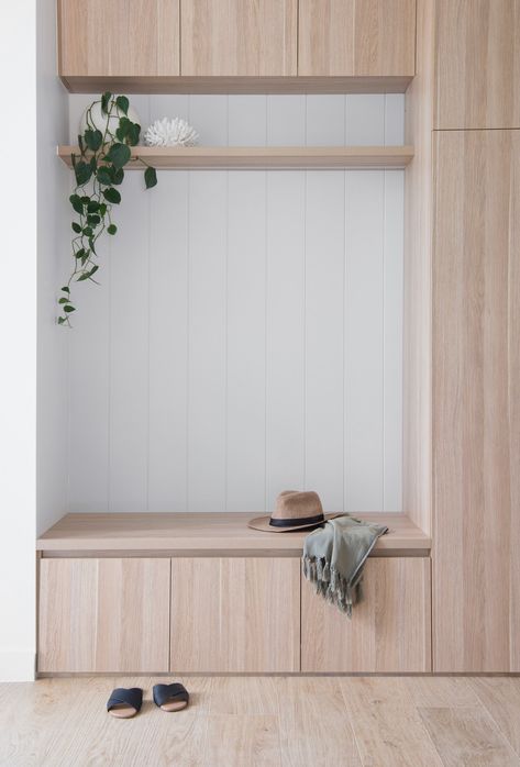 Garderobeløsning Gang, Vstupná Hala, Mudroom Cabinets, Mud Room Entry, Mudroom Decor, Mud Room Storage, Mudroom Design, Entry Hallway, Hallway Storage