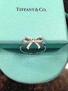 Tiffany Company Platinum and Diamond Bow Ring | eBay. That is soo cute!!! . Kelsey Rose, Blue Tattoo, Diamond Bows, Bow Ring, Geometric Diamond, Eclectic Fashion, Kinds Of Shoes, Old Hollywood Glamour, Fancy Pants