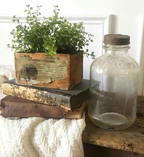 Another favorite from Pinterest. #farmhousestyle #rusticdecor #militarywife #vintagestyle Bookshelf Style, Farmhouse Details, Entryway Inspo, Vibeke Design, Liz Marie, Vintage Vignettes, Farmhouse Designs, Happy Friday Friends, Everyday Decor