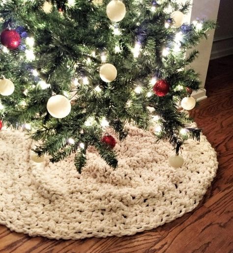 Looking for the best crochet Christmas tree skirt patterns? We've got you covered with 21 of the best free patterns on the web! Tree Skirt Crochet Pattern, Tree Skirt Crochet, Farmhouse Christmas Tree Skirts, Christmas Tree Skirt Crochet Pattern, Skirt Crochet Pattern, Crochet Tree Skirt, Christmas Tree Skirts Patterns, Boho Christmas Tree, Yarn Trees