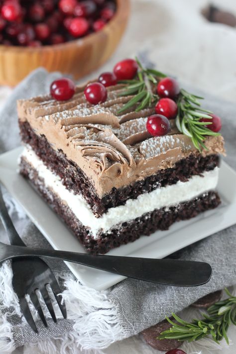 Delicious Christmas Yule Log Sheet Cake - Baking with Blondie Holiday Sheet Cake Design, Christmas Texas Sheet Cake, Yule Log Sheet Cake, Xmas Log Cake, Christmas Dessert Recipes Chocolate, December Baking Ideas, Christmas Icebox Cake, Recipes For Christmas Dessert, Christmas Dessert Chocolate