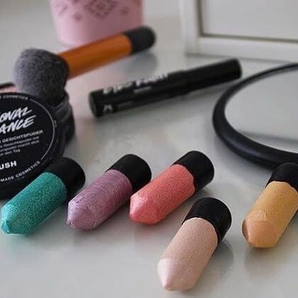 Tarot Tricks, Warm Makeup, Vegan Lipstick, Eyeshadow Tips, Essence Makeup, Indie Makeup, Soft Smooth Skin, Lush Products, Lush Cosmetics